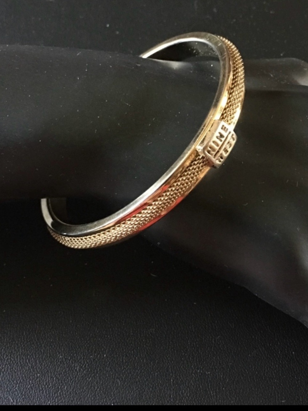 Chic Vintage Nine West Gold Tone Bangle Bracelet